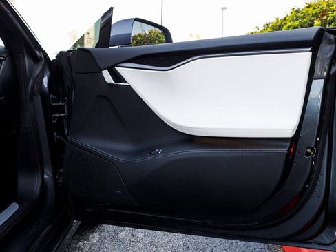 Used 2020 Tesla Model S Performance image 37