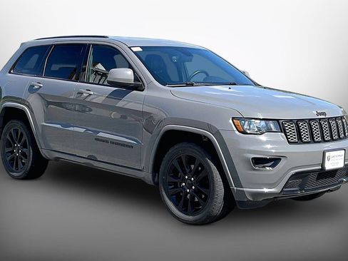 Used 2019 Jeep Grand Cherokee Altitude AWD/4WD image 2
