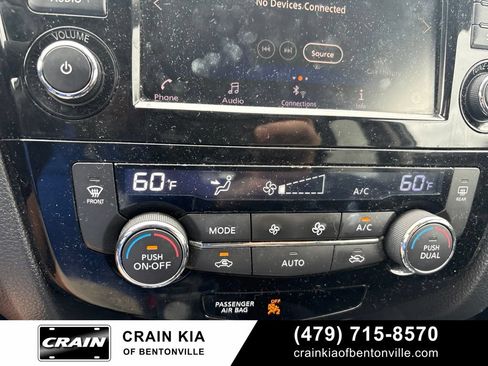 Used 2018 Nissan Rogue SV AWD/4WD image 21