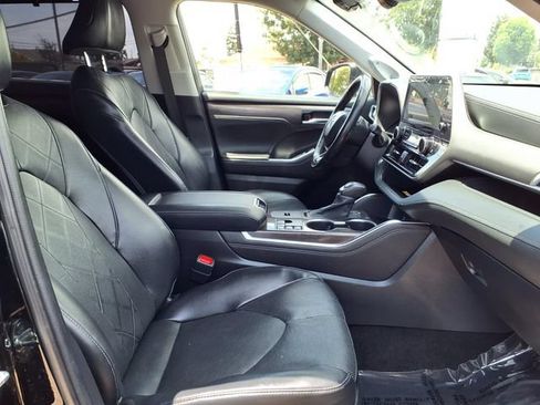 Used 2023 Toyota Highlander Platinum AWD/4WD image 25