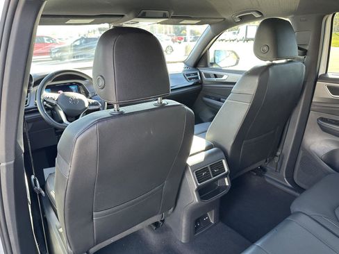 Used 2025 Volkswagen Atlas Cross Sport SE image 15