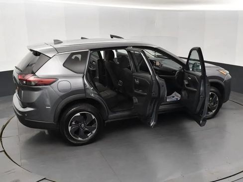 Used 2025 Nissan Rogue SV FWD image 6
