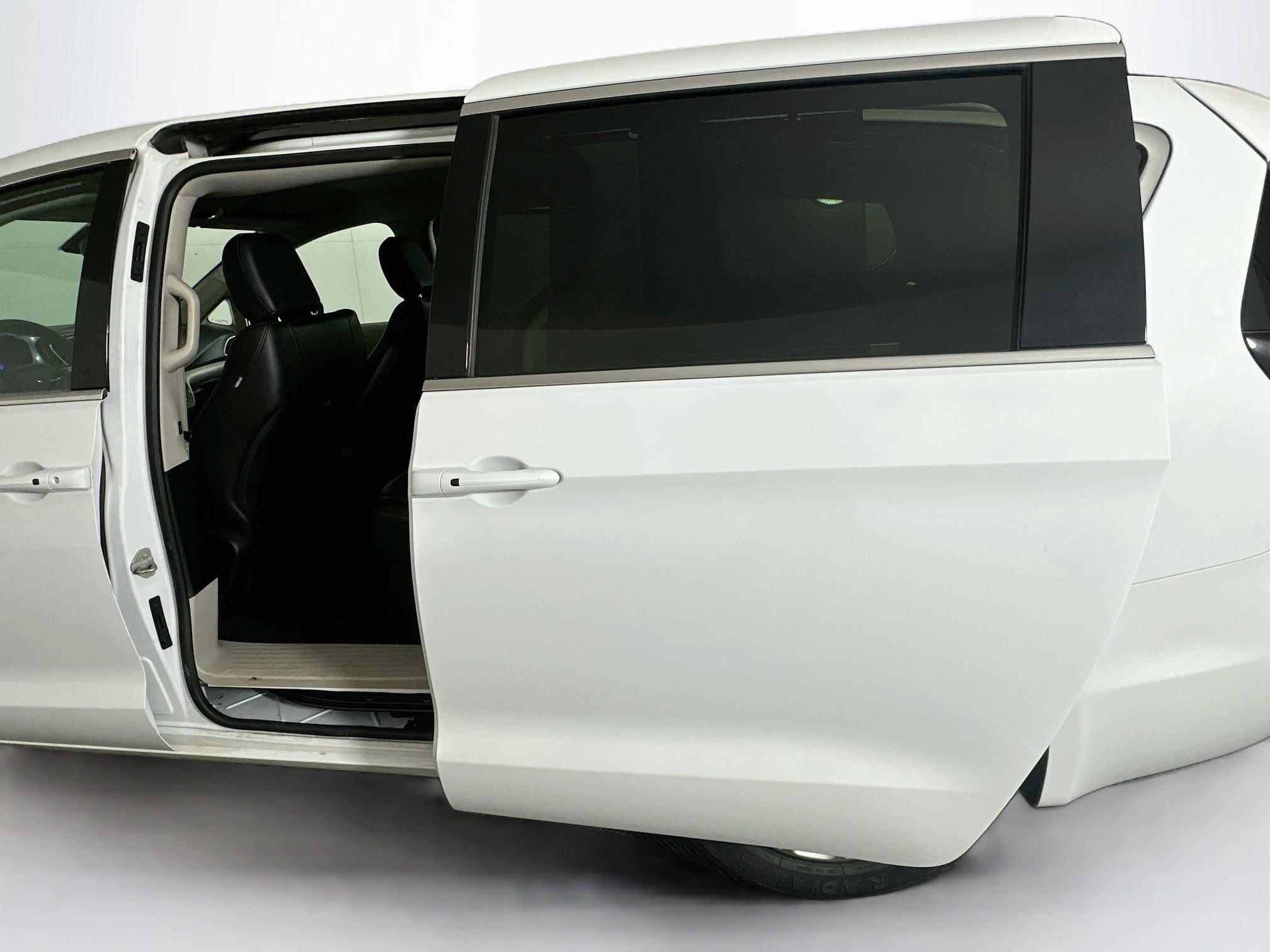 Used 2024 Chrysler Pacifica Touring-L FWD image 25