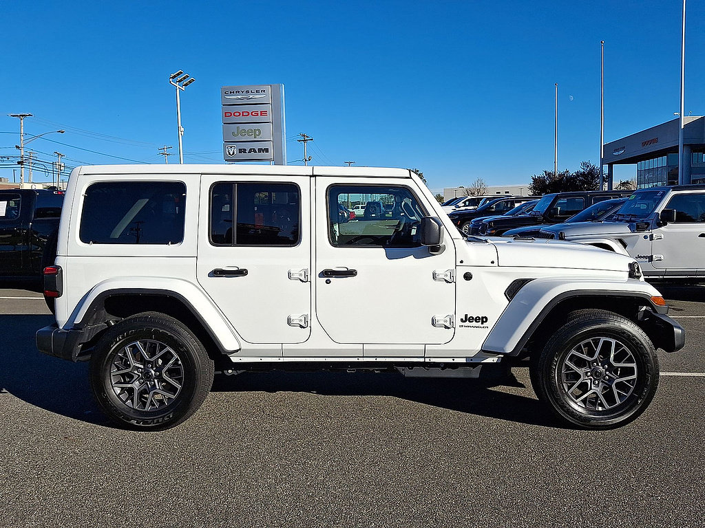 Used 2026 Jeep Wrangler Unlimited Sahara AWD/4WD image 32