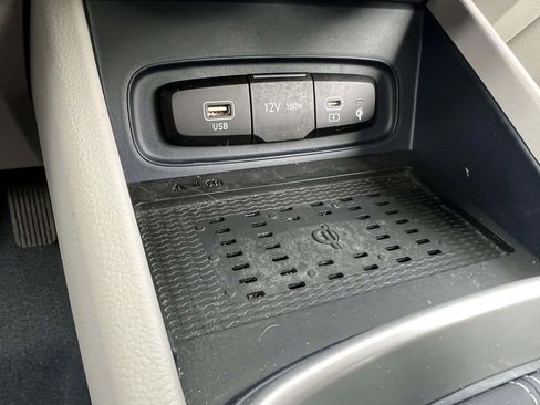 Certified 2024 Hyundai Venue Limited image 19