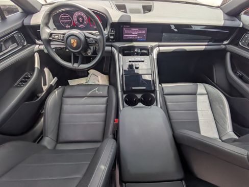 Used 2025 Porsche Panamera RWD image 13