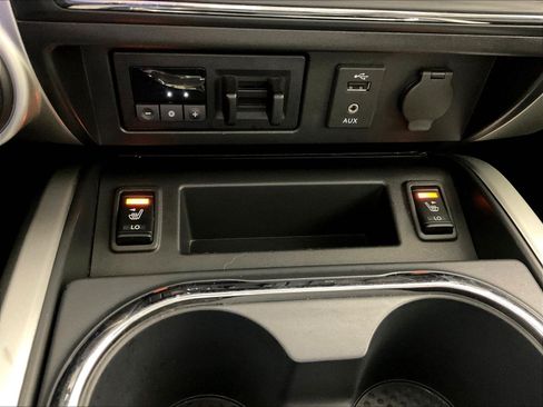 Used 2018 Nissan Titan SV w/ SV Convenience Package AWD/4WD image 36