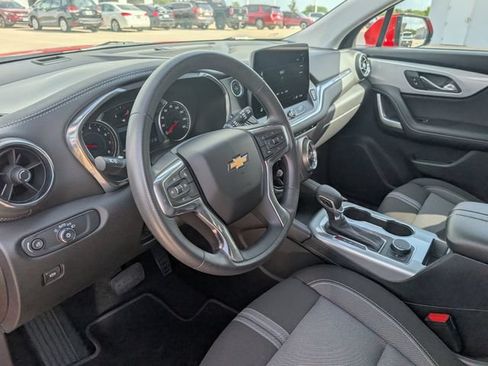 Used 2025 Chevrolet Blazer LT FWD image 9