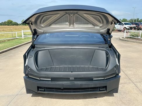 Used 2024 Tesla Cybertruck AWD Crew Cab image 28