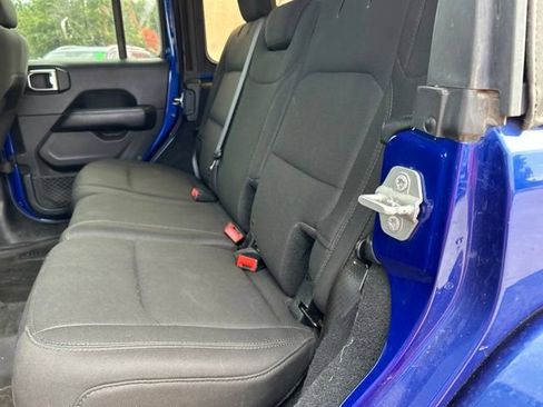 Used 2018 Jeep Wrangler Unlimited Sahara AWD/4WD image 9