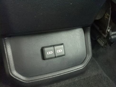 Used 2023 Toyota Highlander XLE FWD image 18