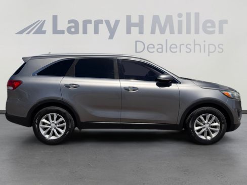 Used 2018 Kia Sorento FWD image 6