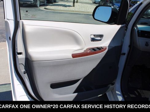 Used 2014 Toyota Sienna XLE w/ XLE Premium Package FWD image 19