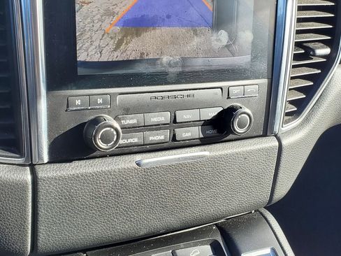 Used 2017 Porsche Macan S image 24