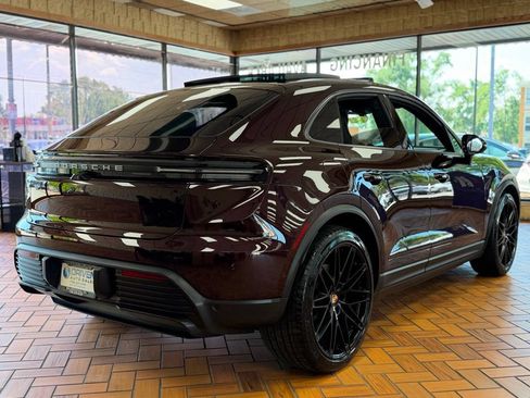 Used 2025 Porsche Macan Electric RWD image 9