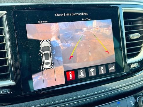 Used 2021 Chrysler Pacifica Touring-L w/ S Appearance Package image 14