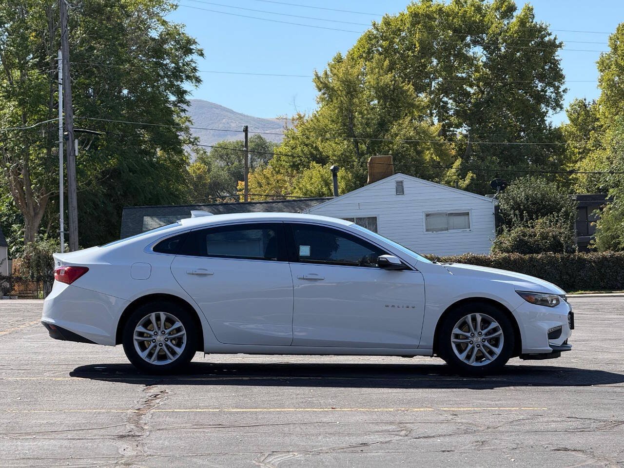 Used 2017 Chevrolet Malibu Hybrid w/ Driver Confidence Package FWD image 6