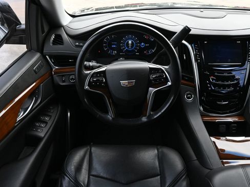Used 2020 Cadillac Escalade Luxury AWD/4WD image 9