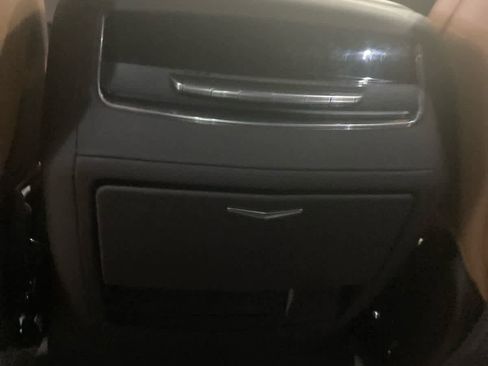 Used 2023 Cadillac Escalade Premium Luxury image 15