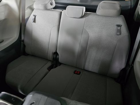 Used 2024 Toyota Sienna LE AWD/4WD image 20