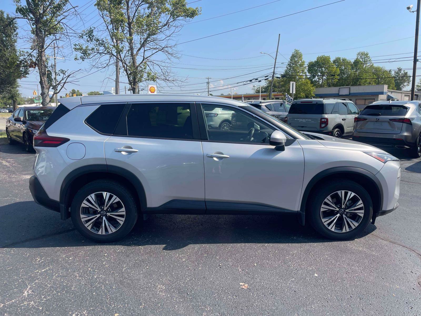 Used 2023 Nissan Rogue SV FWD image 9