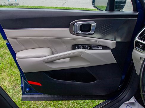 Used 2023 Kia Sorento SX image 11