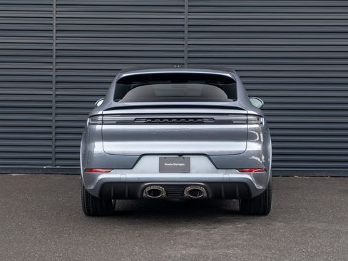 New 2026 Porsche Cayenne GTS image 7