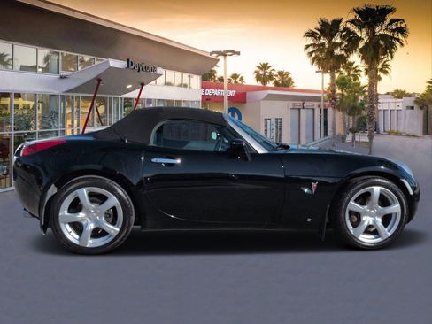 Used 2006 Pontiac Solstice 2DR CONV w/ Premium Package image 2