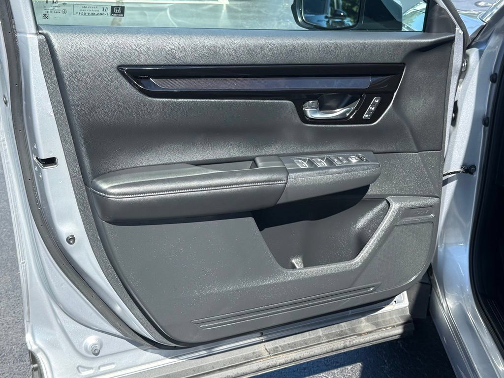 Used 2025 Honda CR-V EX-L image 13
