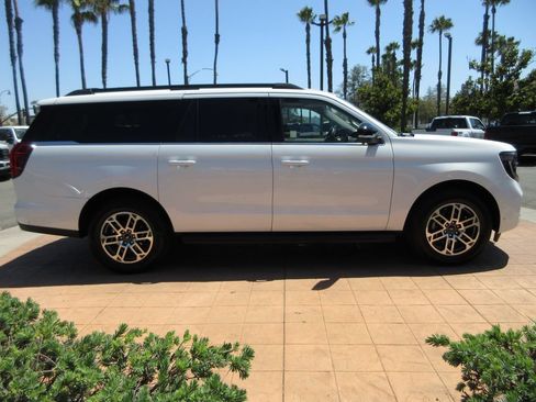 Used 2025 Ford Expedition Max Active RWD image 5