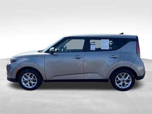 Used 2025 Kia Soul LX w/ LX Technology Package FWD image 5