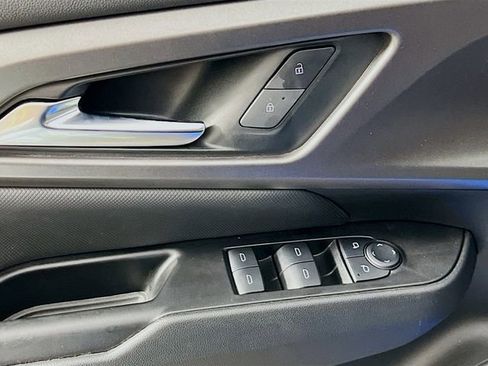 Used 2025 Chevrolet Equinox EV LT FWD image 9
