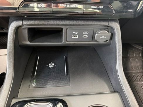 Used 2025 Honda Pilot TrailSport image 27