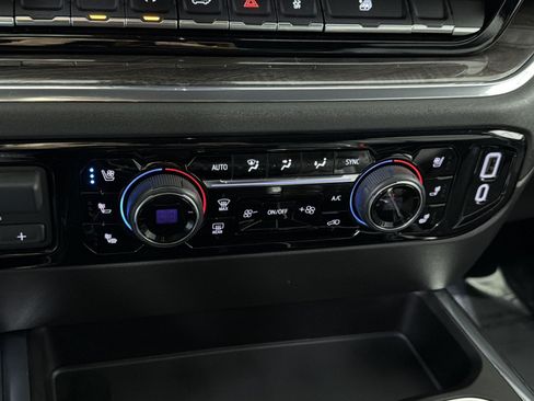Used 2023 Chevrolet Silverado 1500 LTZ AWD/4WD image 22