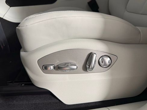 Certified 2025 Porsche Macan image 28