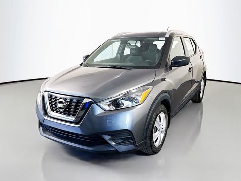 Used 2019 Nissan Kicks S image 4