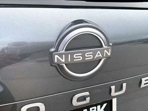Certified 2022 Nissan Rogue SV w/ SV Premium Package FWD image 31