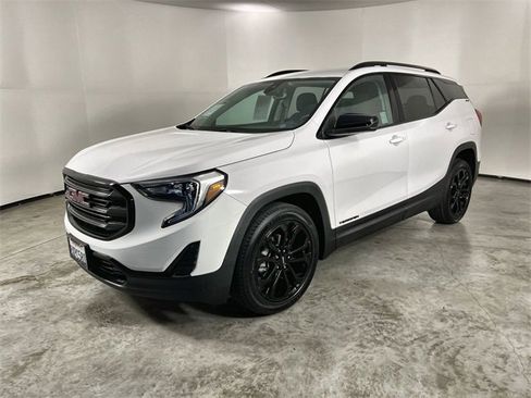 Used 2021 GMC Terrain SLE w/ Elevation Edition image 4