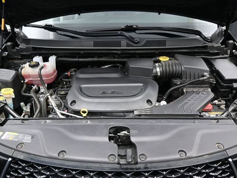 Used 2024 Chrysler Pacifica Touring-L image 40