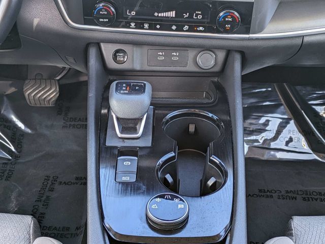 Used 2025 Nissan Rogue SV AWD/4WD image 18
