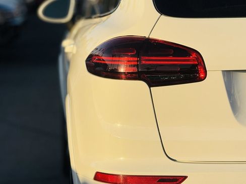 Used 2017 Porsche Cayenne Sport One Owner Clean Title image 8