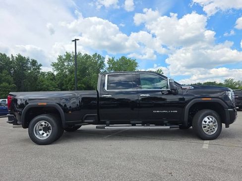 New 2026 GMC Sierra 3500 Denali w/ Denali Reserve Package AWD/4WD image 18