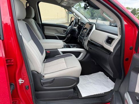 Used 2020 Nissan Titan SV w/ SV Convenience Package AWD/4WD image 10
