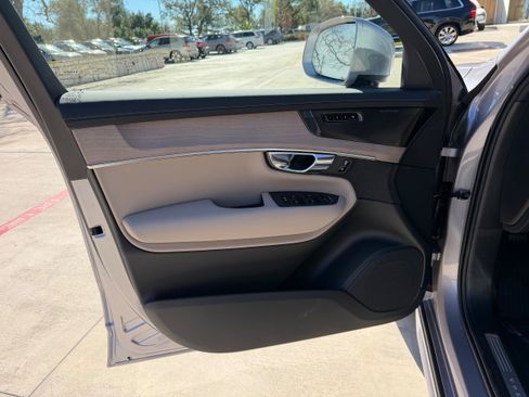 New 2026 Volvo XC90 B6 Plus w/ Protection Package Premier image 18