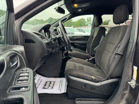 Used 2018 Dodge Grand Caravan SE FWD image 15