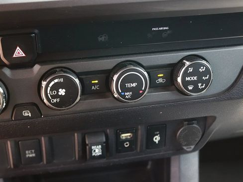 Used 2019 Toyota Tacoma TRD Off-Road AWD/4WD image 20