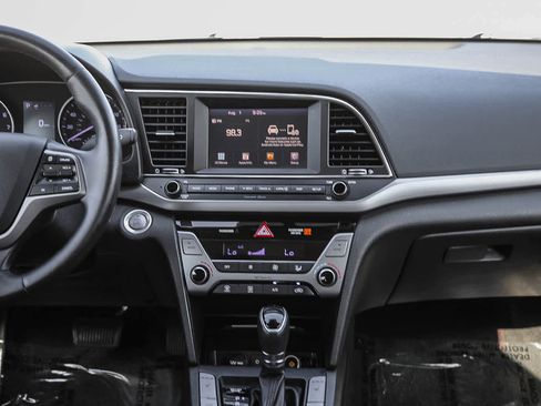 Used 2018 Hyundai Elantra Value Edition FWD image 13