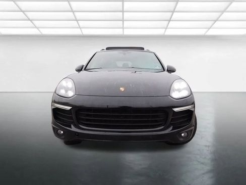 Used 2017 Porsche Cayenne Platinum Edition image 3