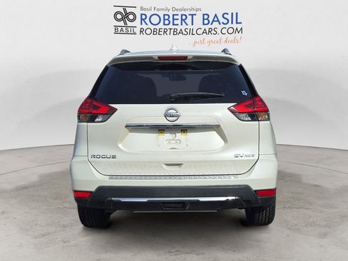 Used 2018 Nissan Rogue SV w/ Premium Package image 4