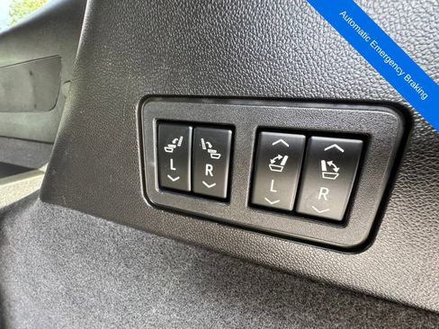 Used 2023 Cadillac XT6 Premium Luxury image 11